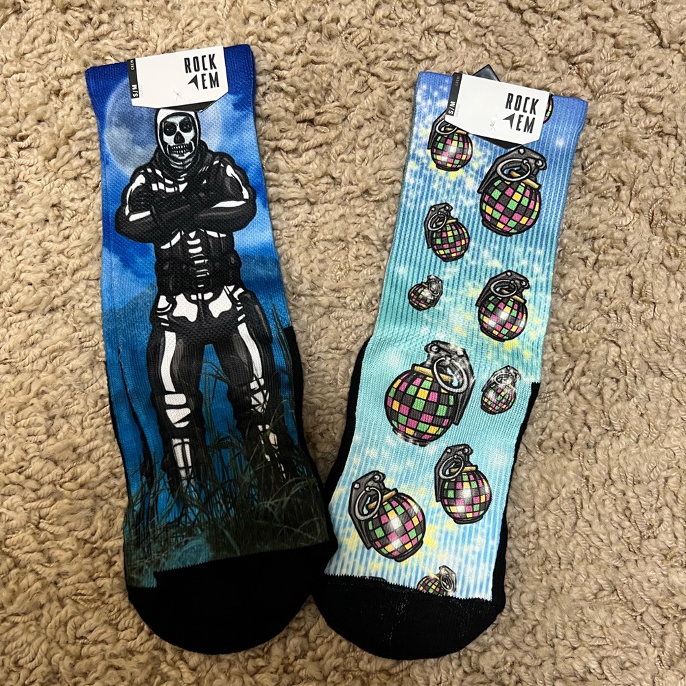 NWT 2 pairs Rock Em Socks S/M Crew Bombs, Skeletons